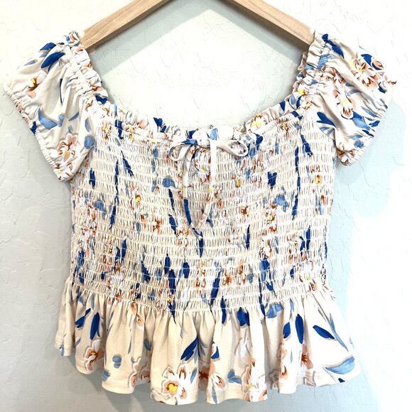 NWT BCBGENERATION BCBG Floral Smocked Off the Shoulder Top Size: Small - Picture 4 of 9
